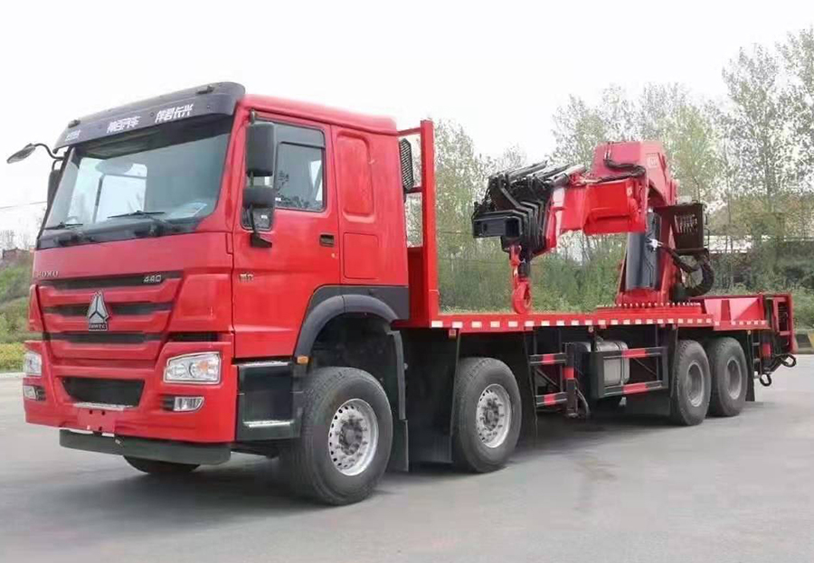 重汽豪沃55噸折臂隨車吊