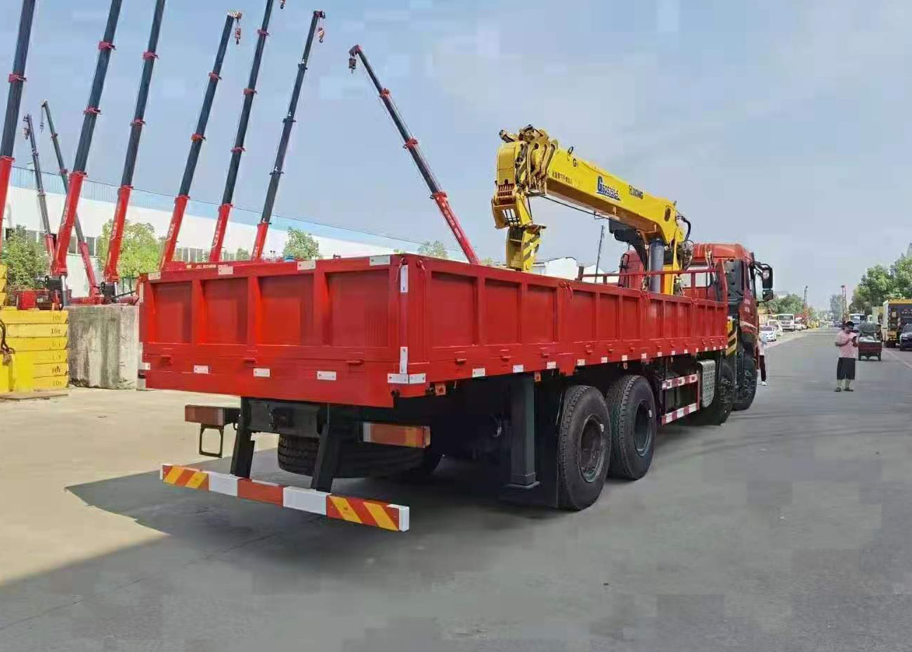 東風天龍徐工14噸隨車吊 國六410馬力圖片展示4