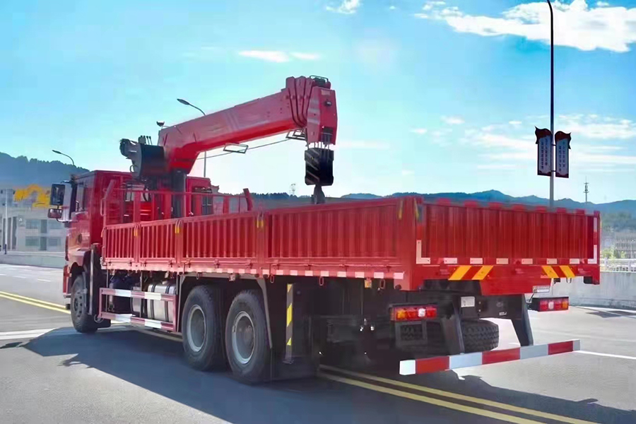 陜汽德龍三一14噸隨車吊 工程起吊王圖片展示6 陜汽德龍三一14噸隨車吊 工程起吊王圖片展示6