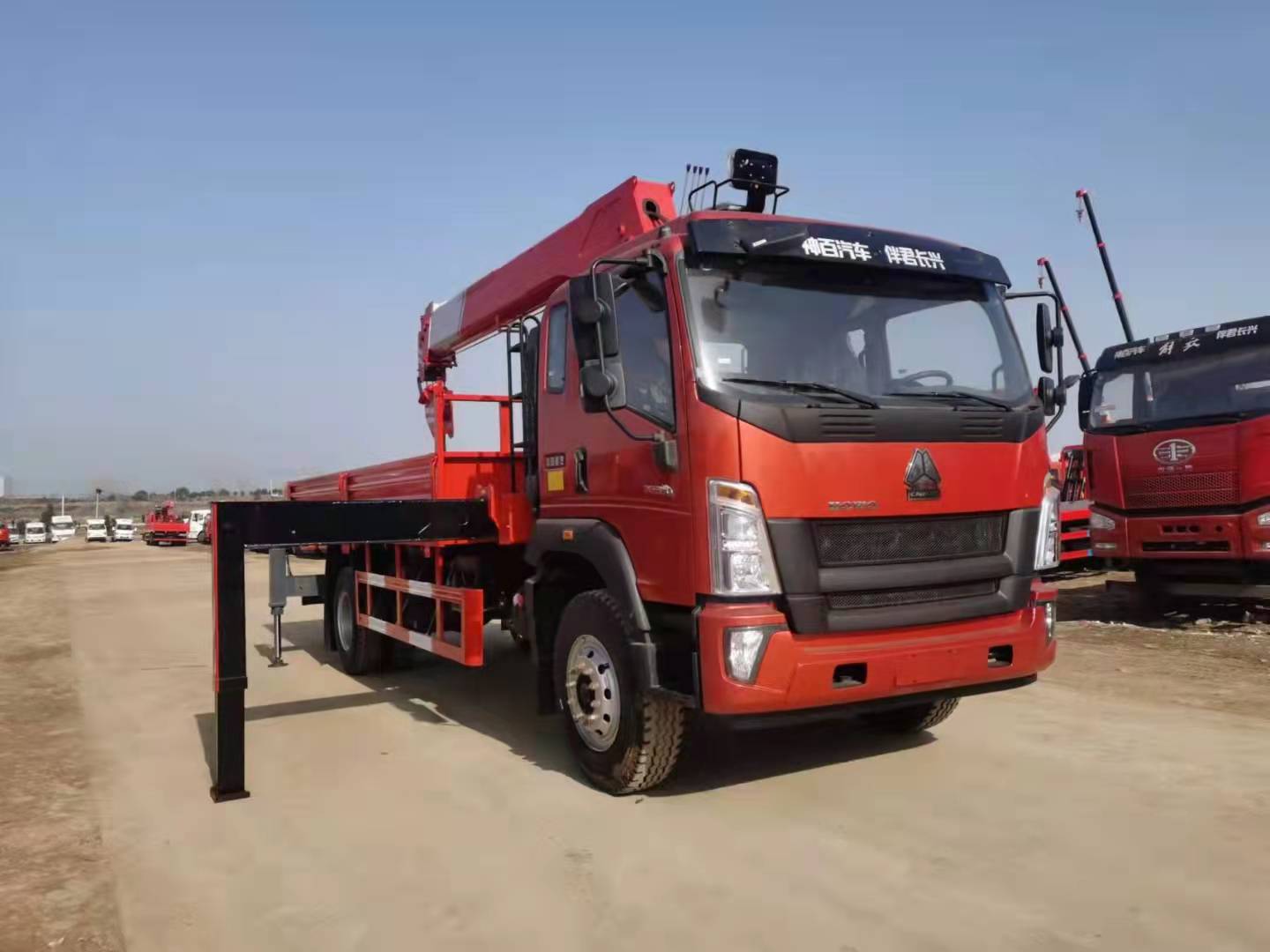 重汽豪沃G5X8噸隨車吊 