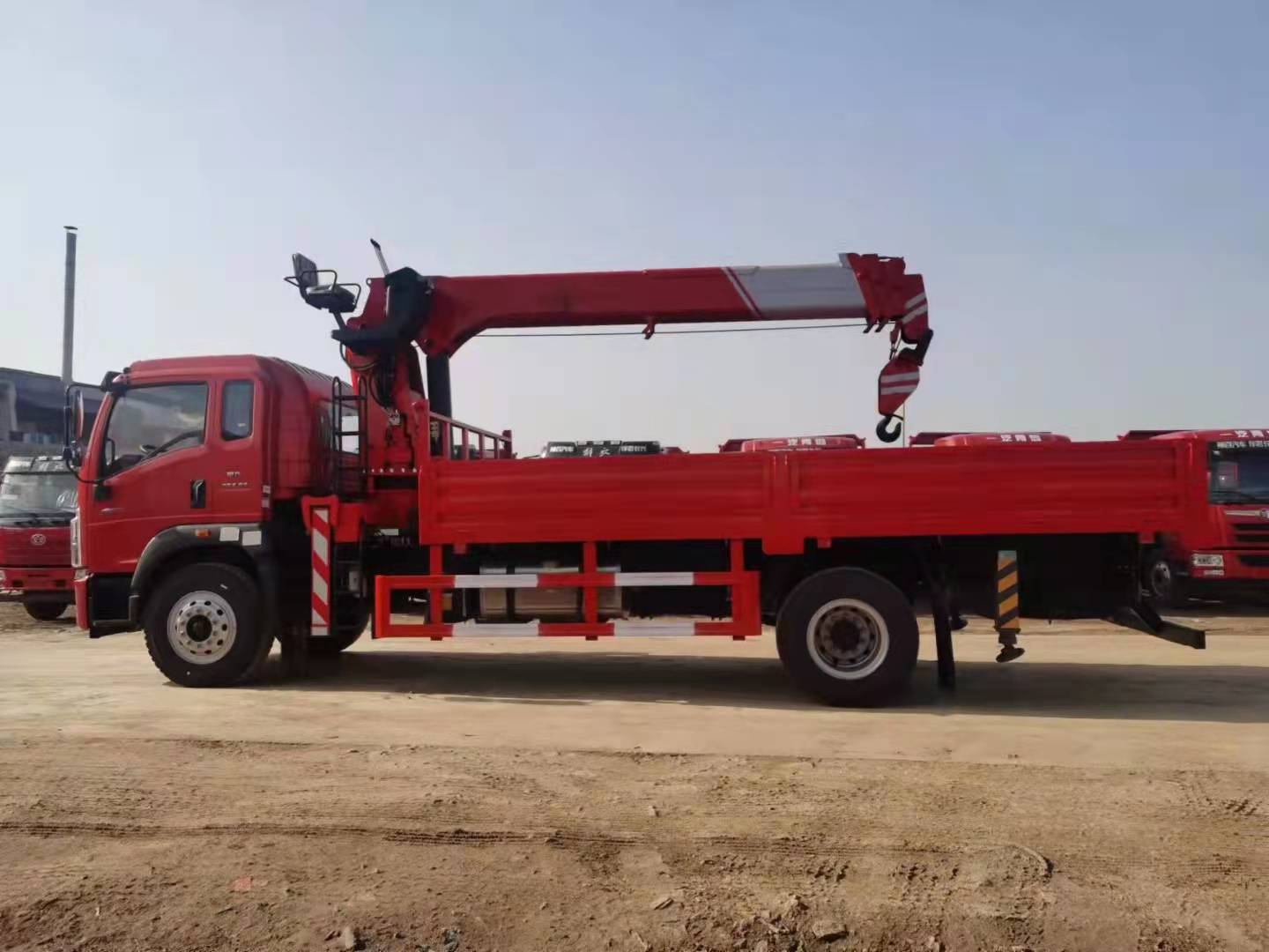 重汽豪沃G5X8噸隨車吊 