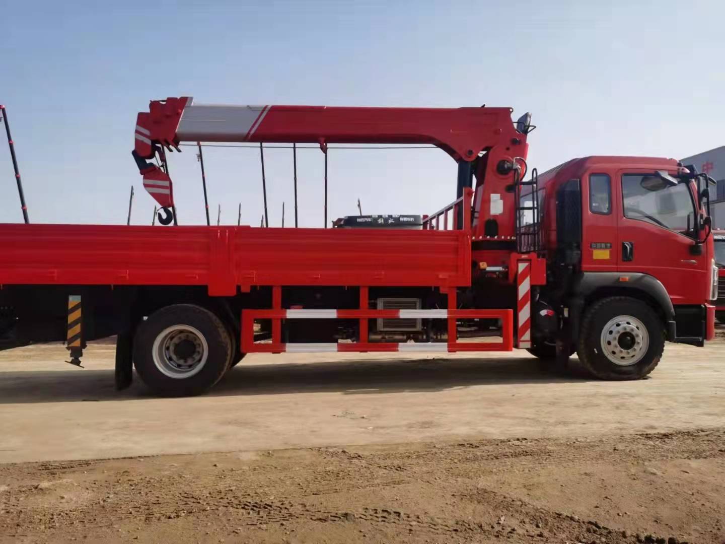 重汽豪沃G5X8噸隨車吊 