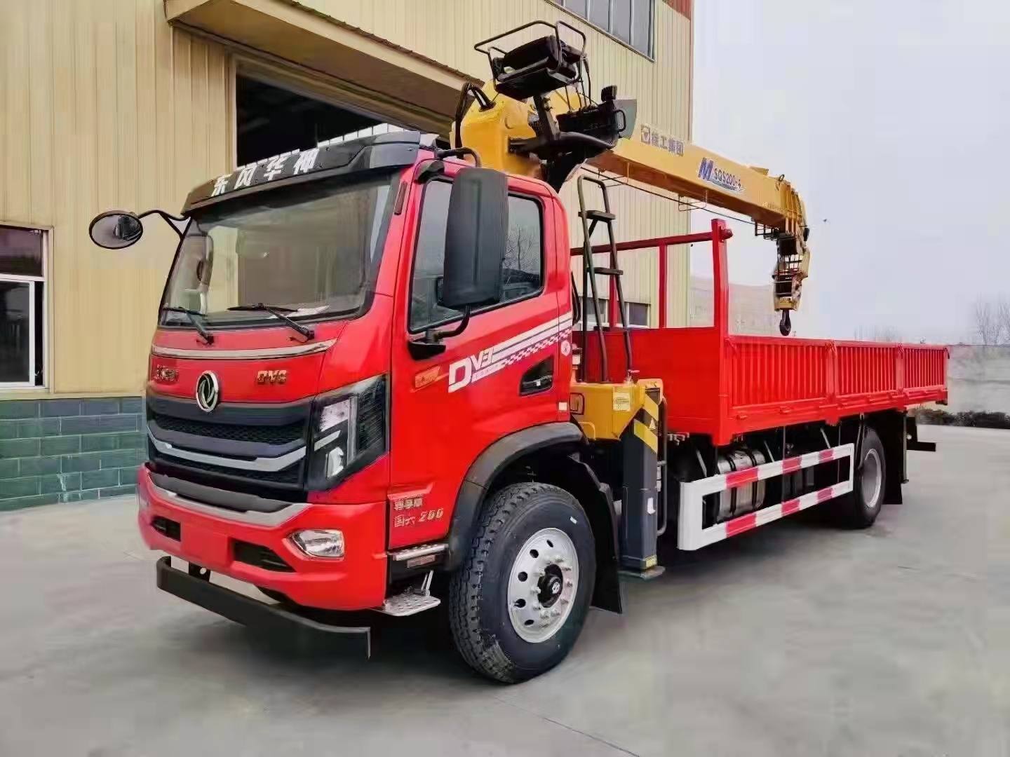 新一代華神8噸隨車吊 東風(fēng)搭徐工起吊穩(wěn)如松